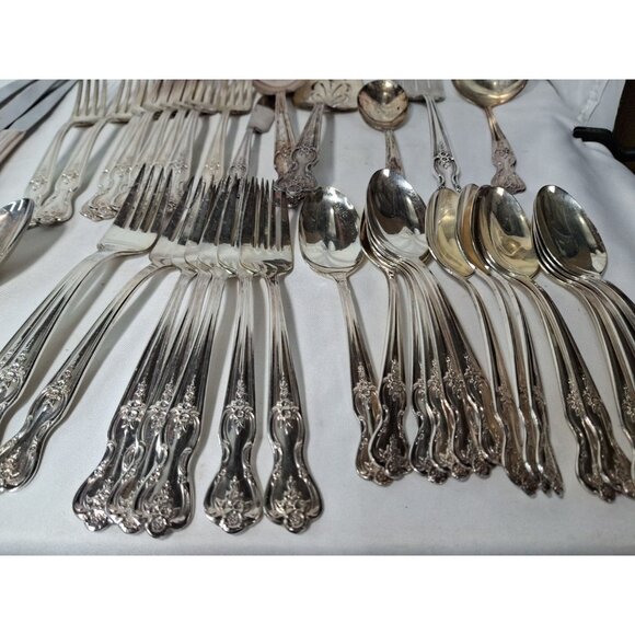 VTG 1950’s WM Rogers Co. Extra Plate Magnolia 53  Piece Silverware & Serving Set - Picture 4 of 12